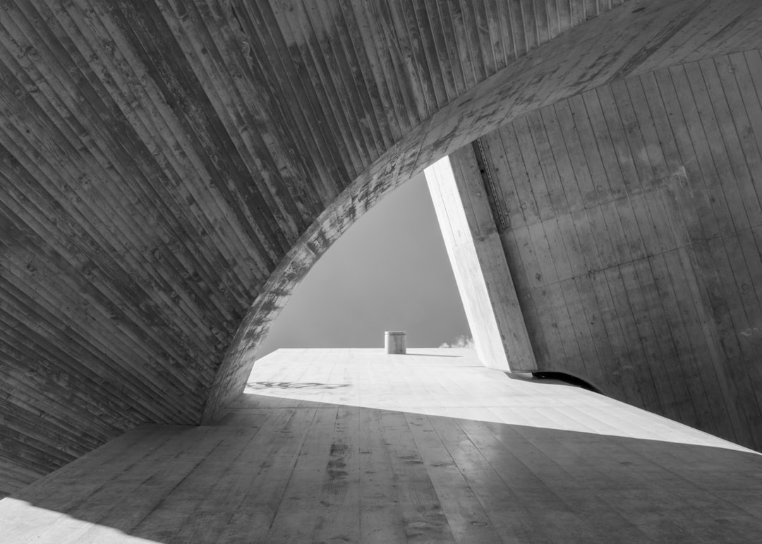 You are currently viewing 【牙縫問題】牙縫過大（黑三角）是怎麼形成？有哪些美學補救方法？