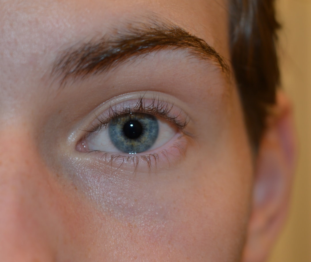 You are currently viewing 【双眼皮】自然雙眼皮形成術比較：剪式、縫式與埋線優缺點分析