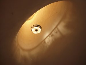 Read more about the article 雙眼皮手術全攻略：縫的還是割的好？打造專屬妳的迷人電眼