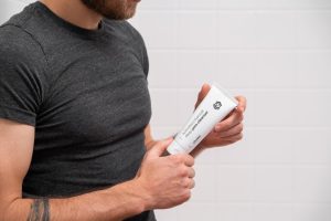 Read more about the article 美白牙膏真的有效嗎？居家美白與診間美白差異解析